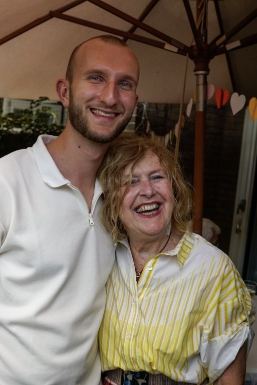 Thijn Rutten met zijn oma